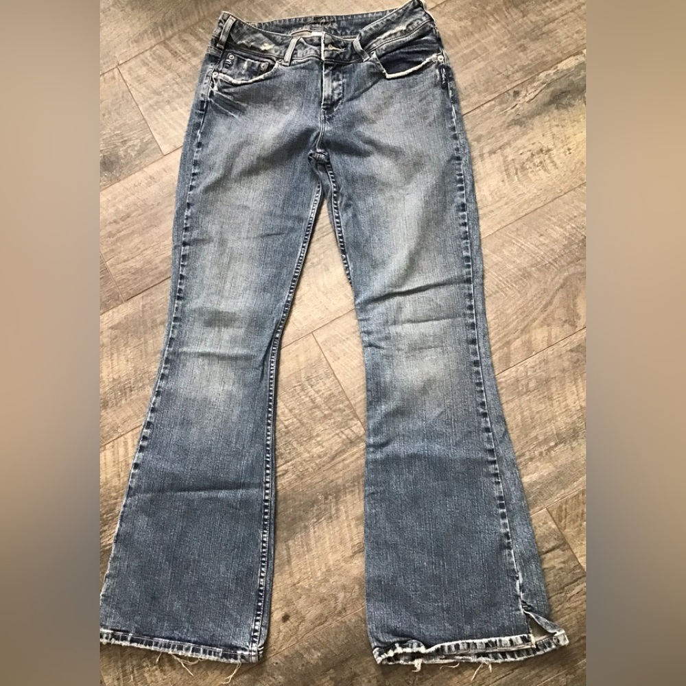 Sliver jeans Matrix brand flare leg jeans. LNC